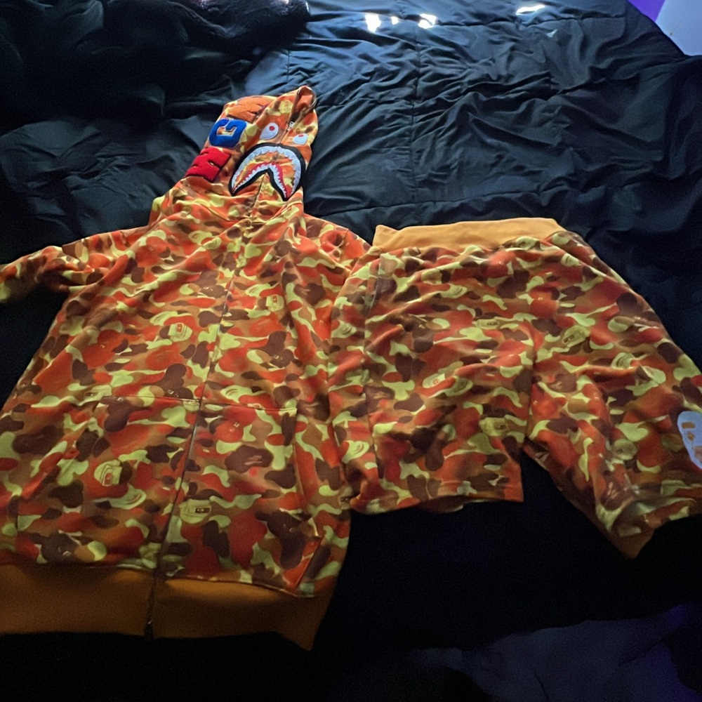 Bape hoodie Pub g edition plus shorts